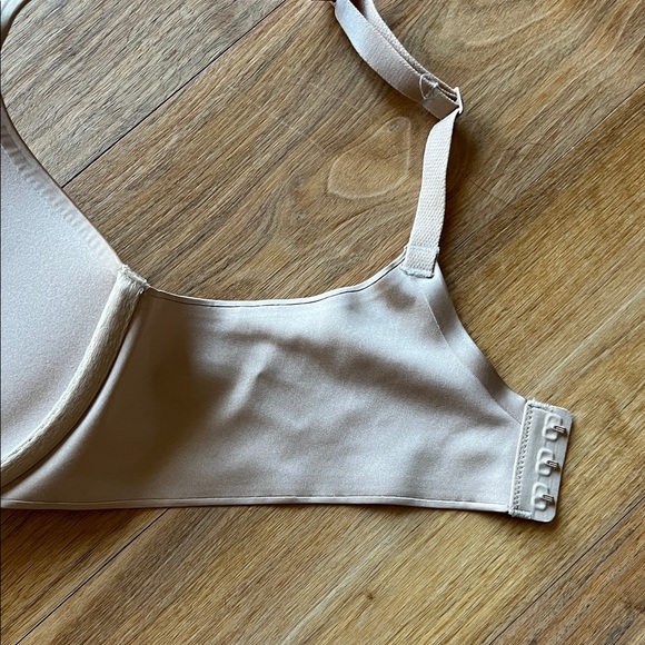 SKIMS Seamless Tan Pushup Bra Unworn - Picture 9 of 9